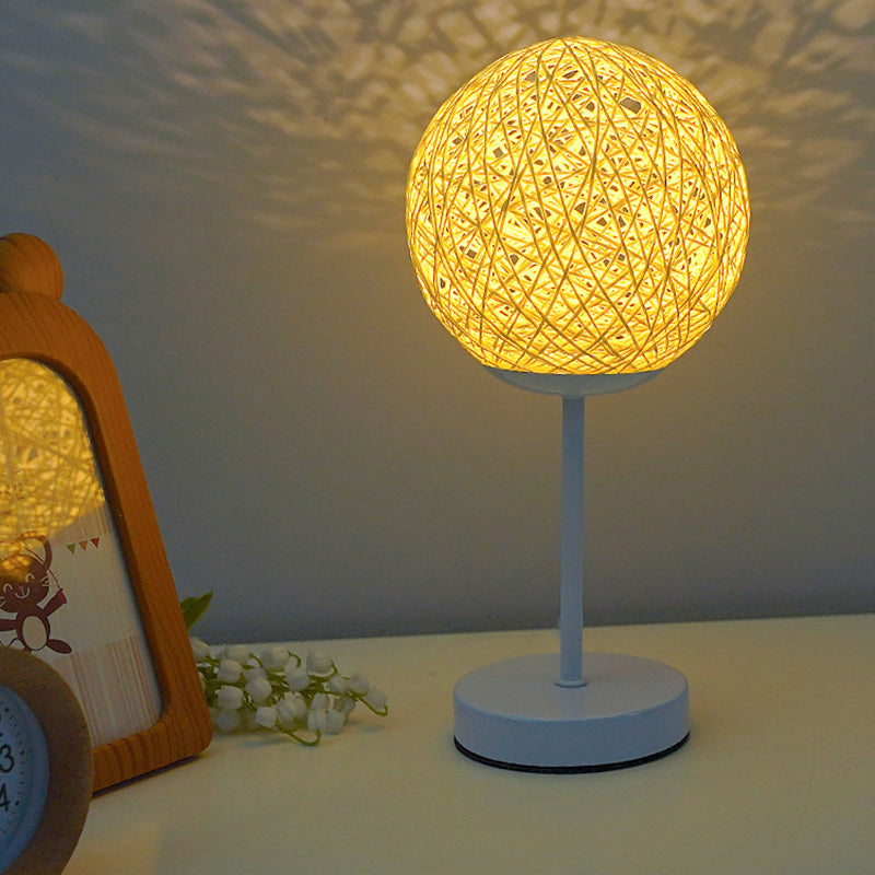 Art Deco Moon LED-lampa – järn & rottingdesign MILA Sverige