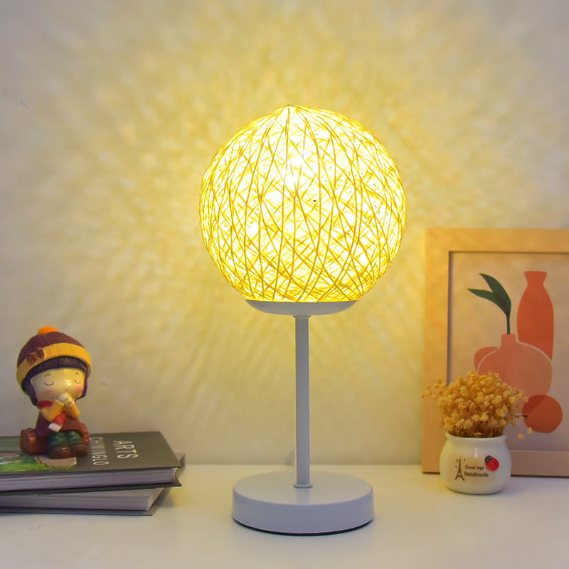 Art Deco Moon LED-lampa – järn & rottingdesign MILA Sverige