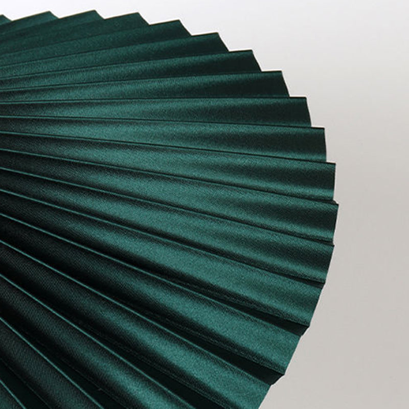 Nordic Folded Linen Bordslampa – Elegant böjd järndesign MILA Sverige