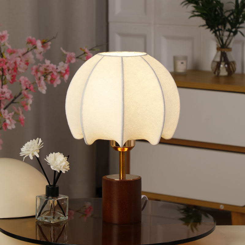 Traditionell kinesisk kupolbordslampa – bladmönster i tyg och trädesign MILA Sverige