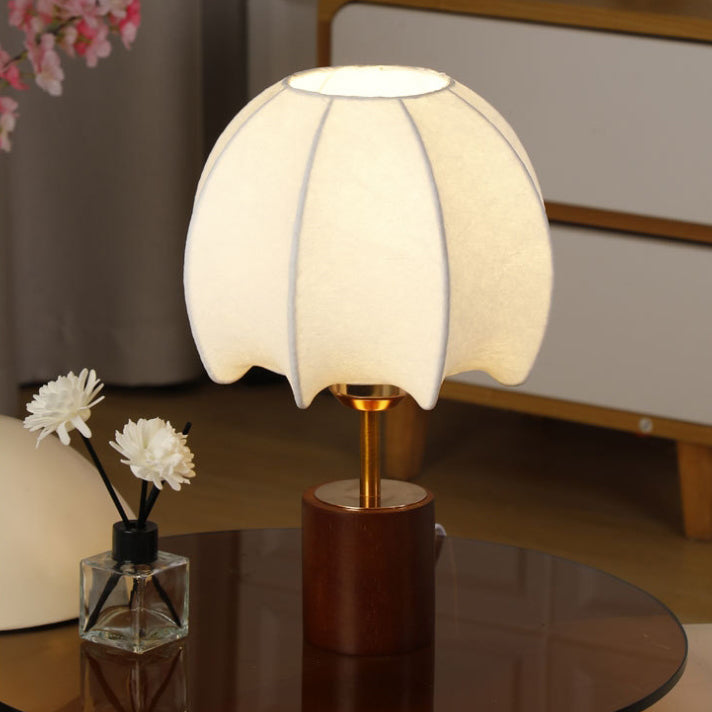 Traditionell kinesisk kupolbordslampa – bladmönster i tyg och trädesign MILA Sverige