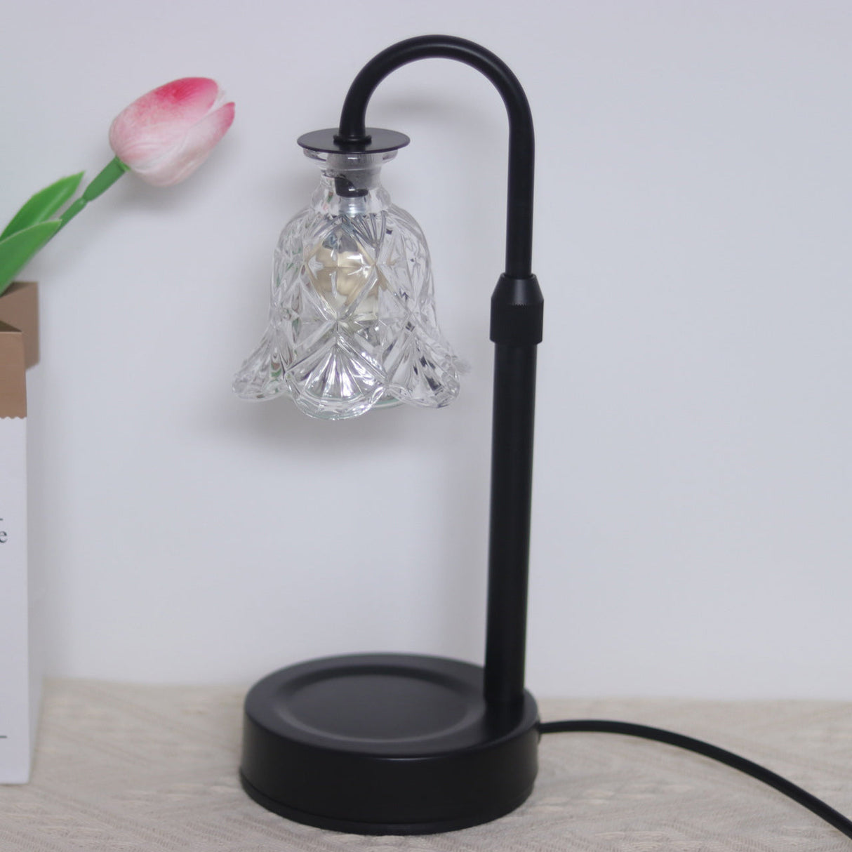 Elegant skandinavisk bordslampa - Elegant glas- och trädesign MILA Sverige