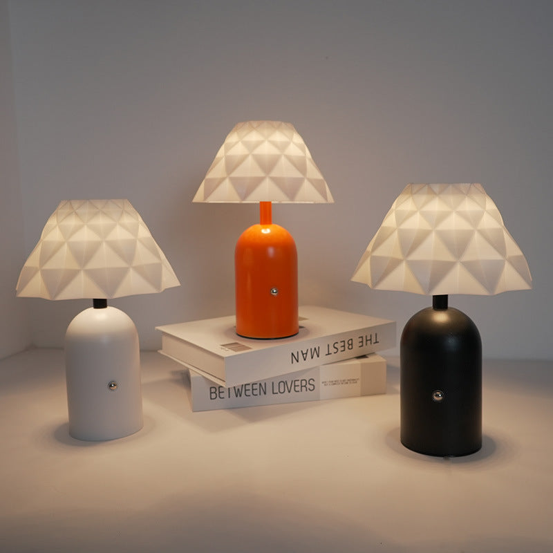 Minimalistisk nordisk uppladdningsbar LED-bordslampa – elegant järnkondesign MILA Sverige