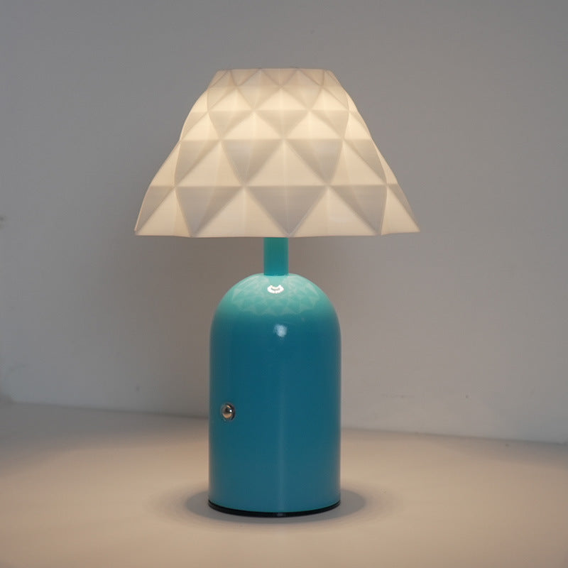 Minimalistisk nordisk uppladdningsbar LED-bordslampa – elegant järnkondesign MILA Sverige