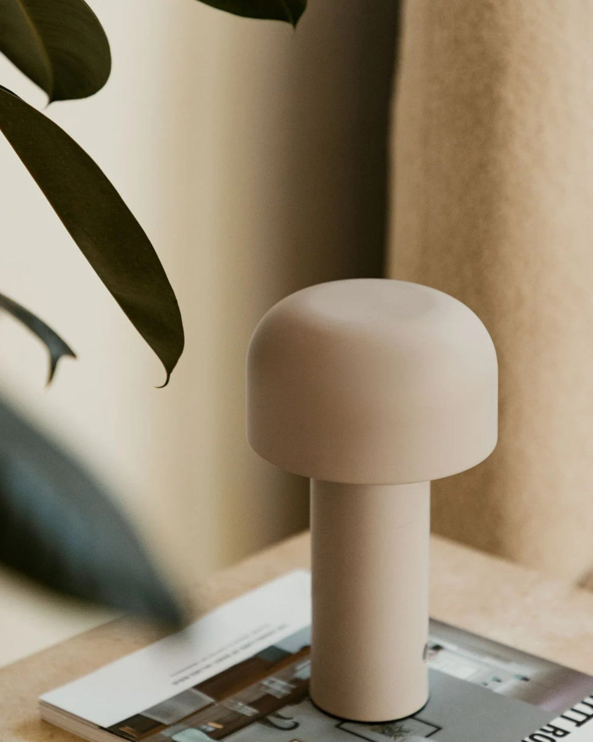 Eclipto | Sladdlös LED bordslampa - Modern design 21 cm Carvallo