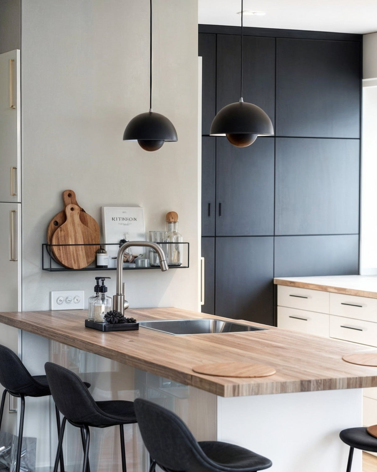 Carvallo – Ø23cm Taklampa med Justerbar 2m Sladd och Varm Vit Ljus Carvallo