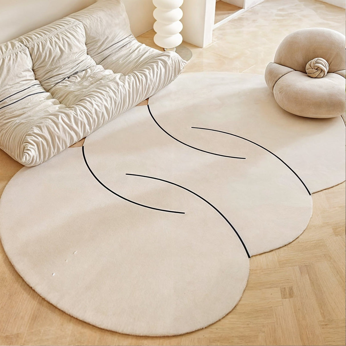 Hayle Matta: Rundt ullteppe med uregelmessig form og minimalistisk stil Carvallo