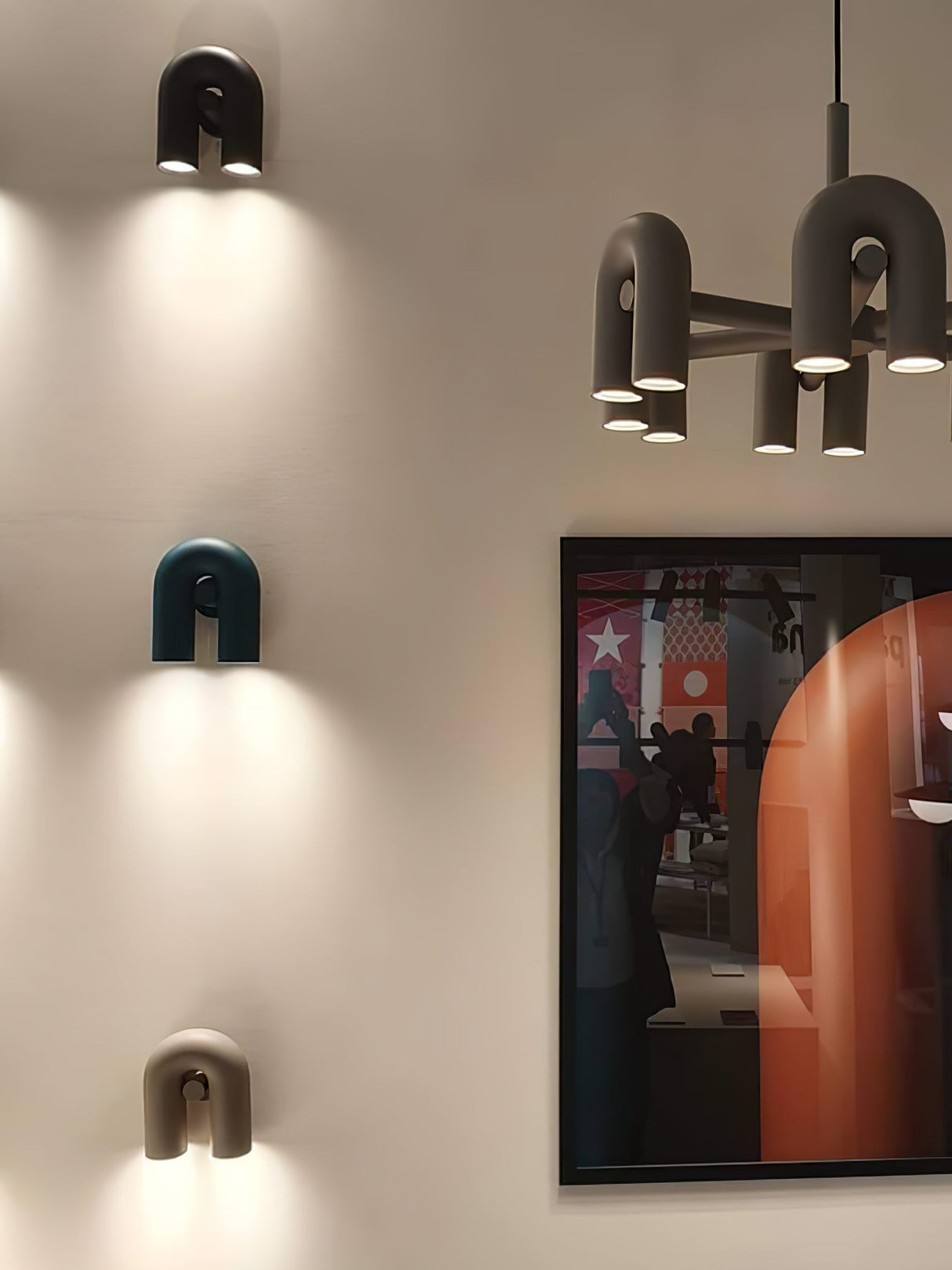 Samtida U-formad Vägglampa Carvallo