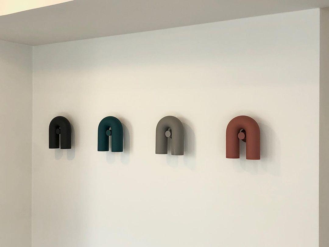 Samtida U-formad Vägglampa Carvallo