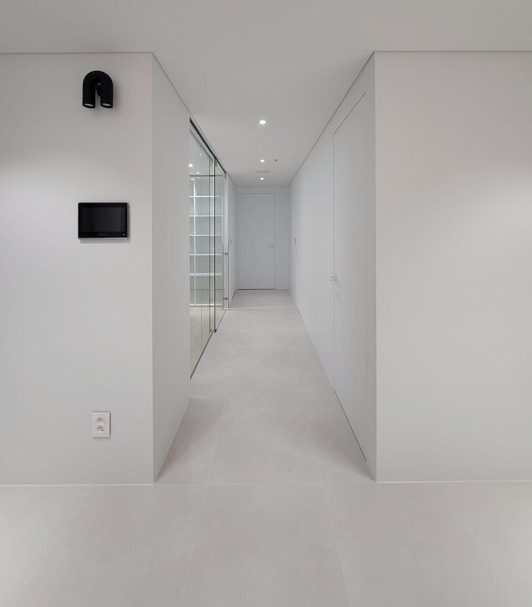 Samtida U-formad Vägglampa Carvallo