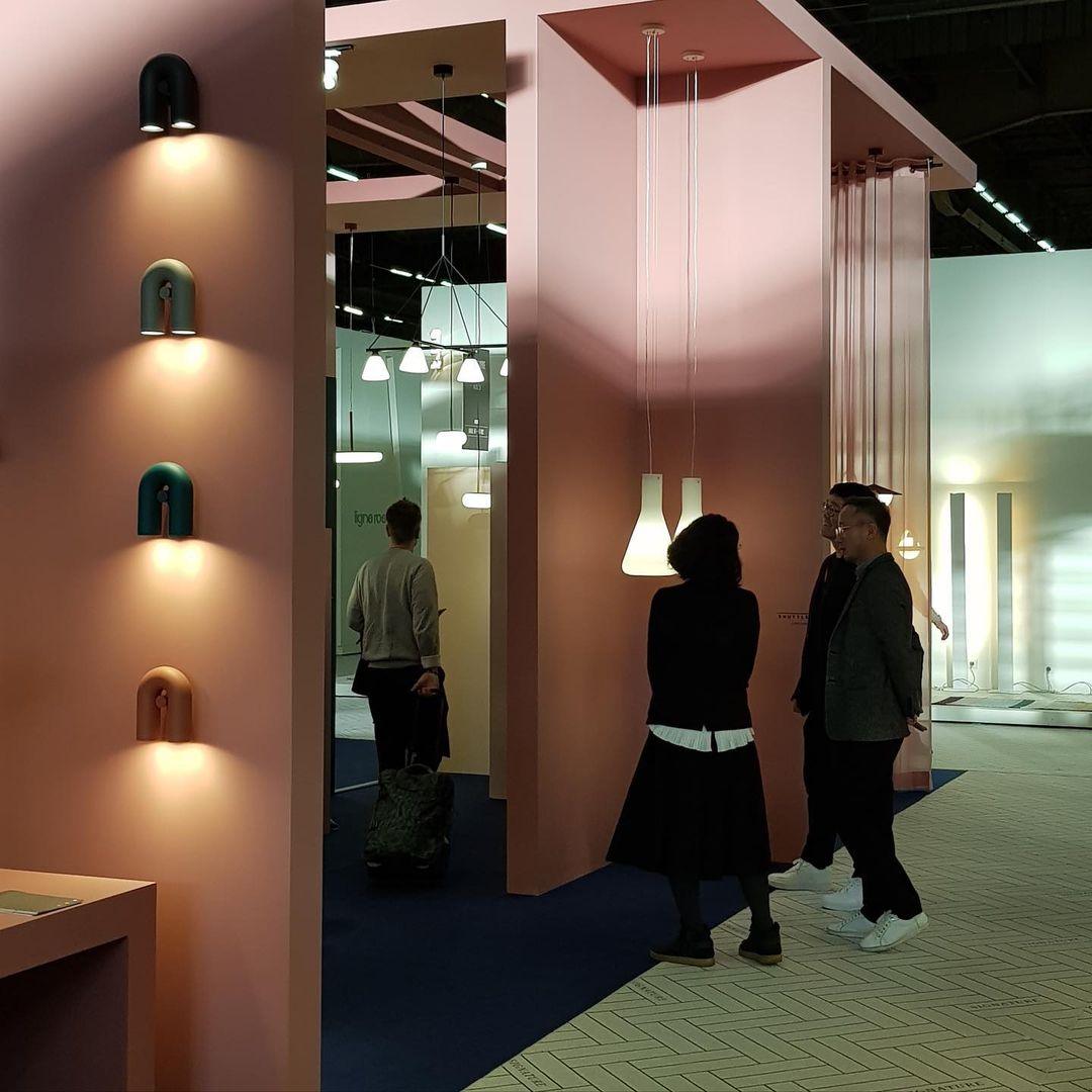 Samtida U-formad Vägglampa Carvallo