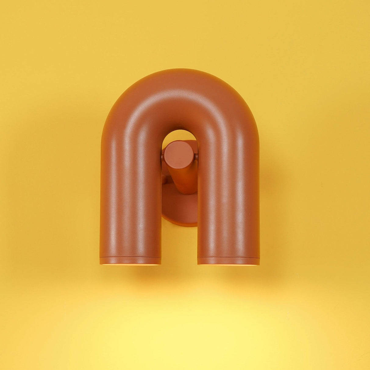 Samtida U-formad Vägglampa Carvallo