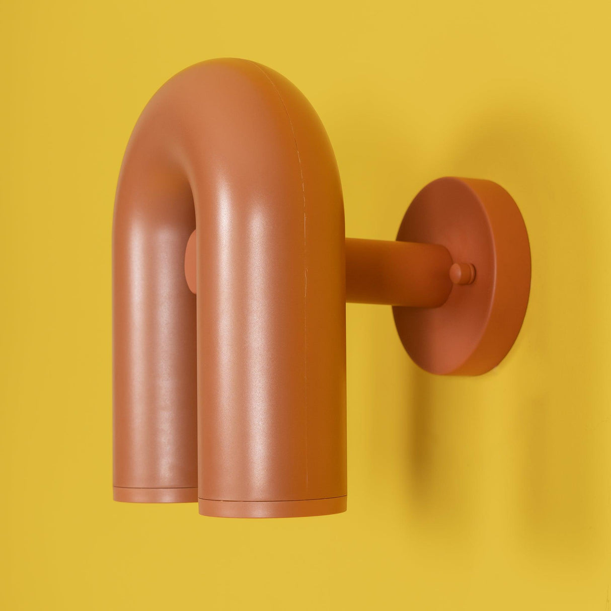 Samtida U-formad Vägglampa Carvallo