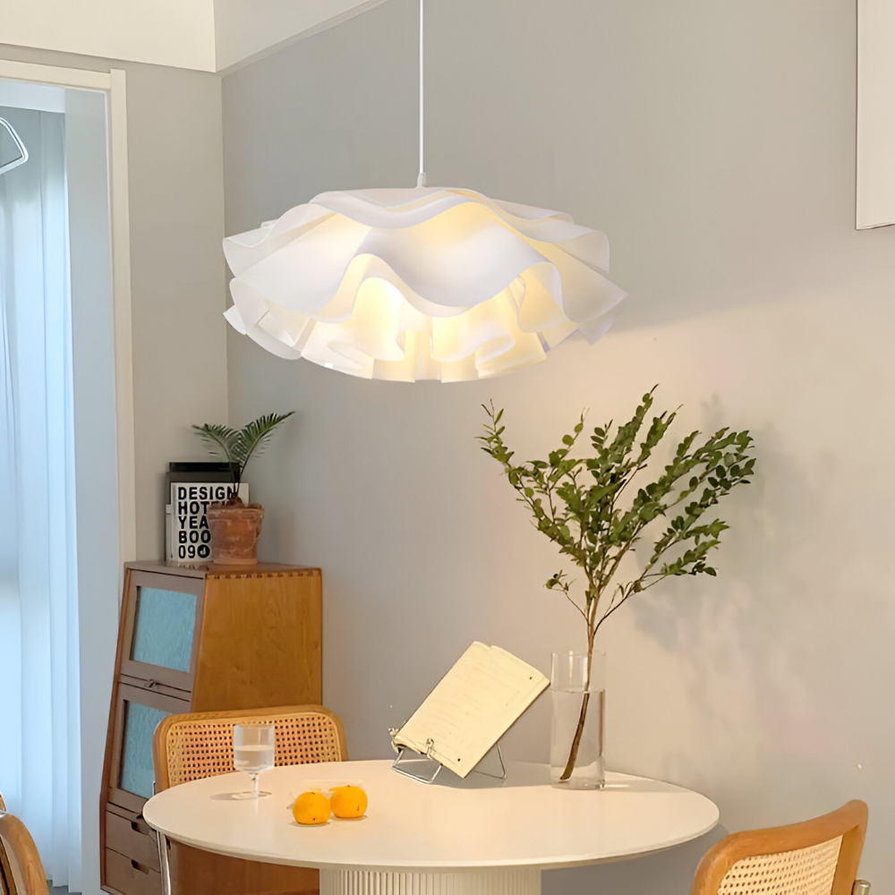 Floria Taklampa – Elegant Lampa med Blombladsliknande Form Hemnix