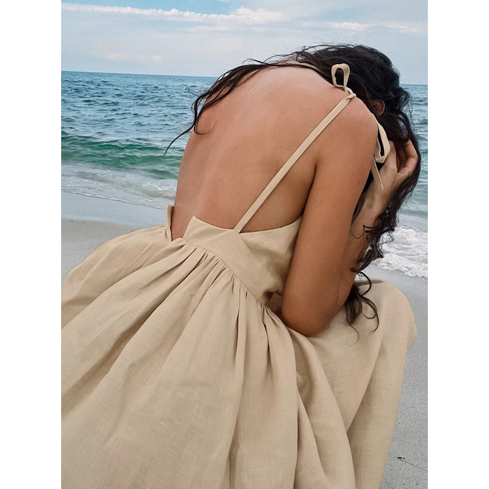 Jana Dress - Rygglös sommarklänning med justerbara axelremmar Carvallo