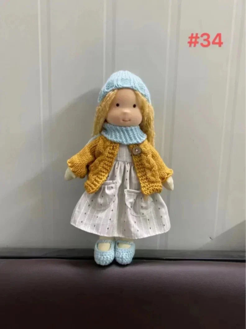 Gosig Waldorf-inspirerad plyschdocka – Handgjord bomullsleksak med presentask MILA Sverige