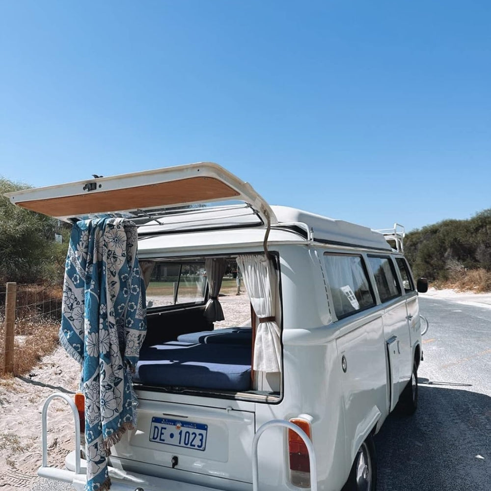 Lätt boho resefilt - Blå tusensköna blomma mönster Carvallo