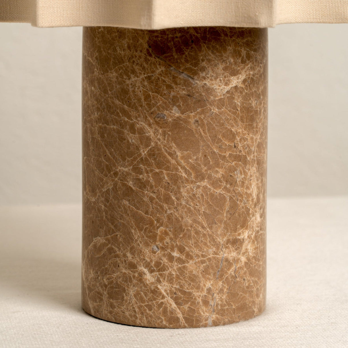 Dalli Trådlampa | Touch Dimming | Spansk Denari Marmor | Bärbar Sängbord | Brick by Brick Carvallo