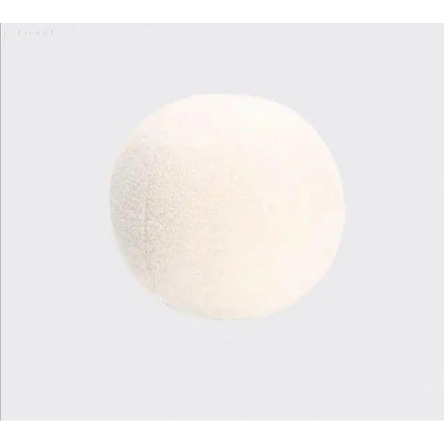 Farrah Kudd - Nordiskt Ball-Plush-Kudde Carvallo