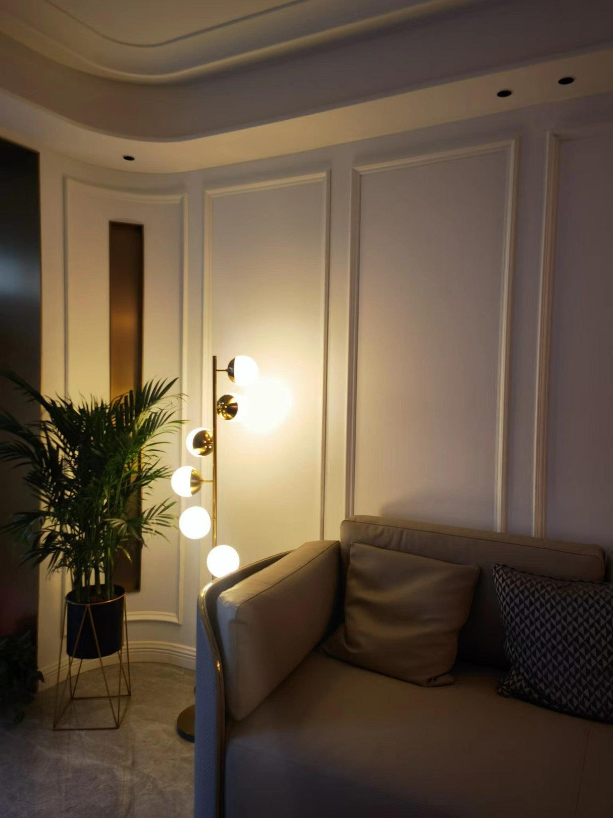 Naturinspirerad LED Trädljus – Doppler Golvlampa för Avkopplande Atmosfär Carvallo