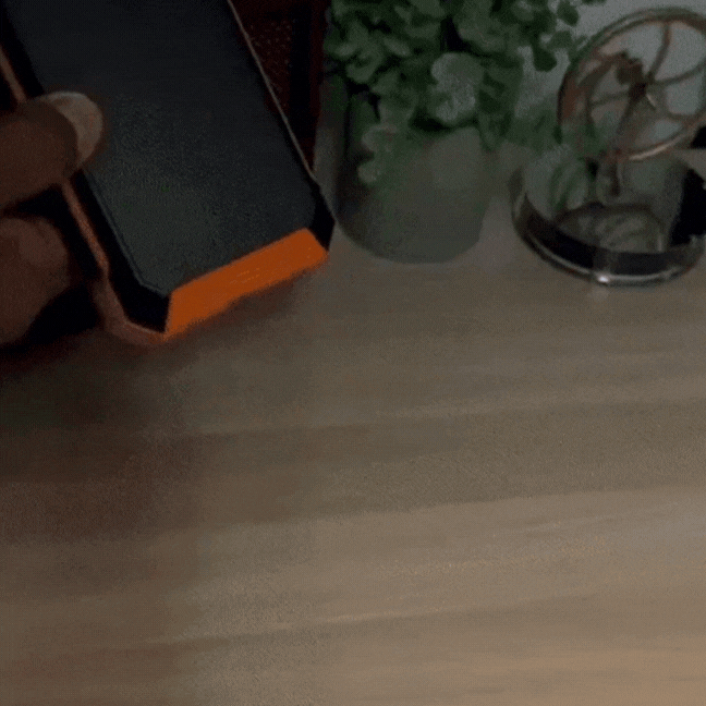 Solcells-Powerbank med dubbel laddning (USB och solcell)-VaruZ-Hemnix