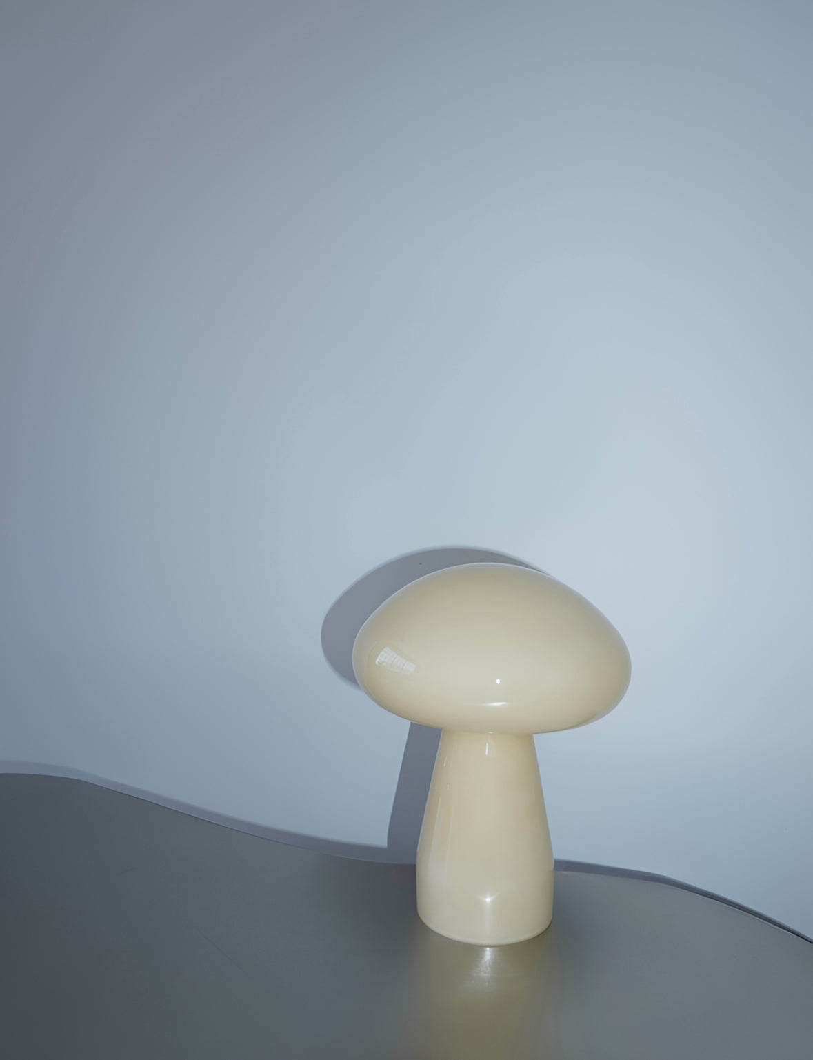 LucienLuxe – Elegant designbordslampa Carvallo