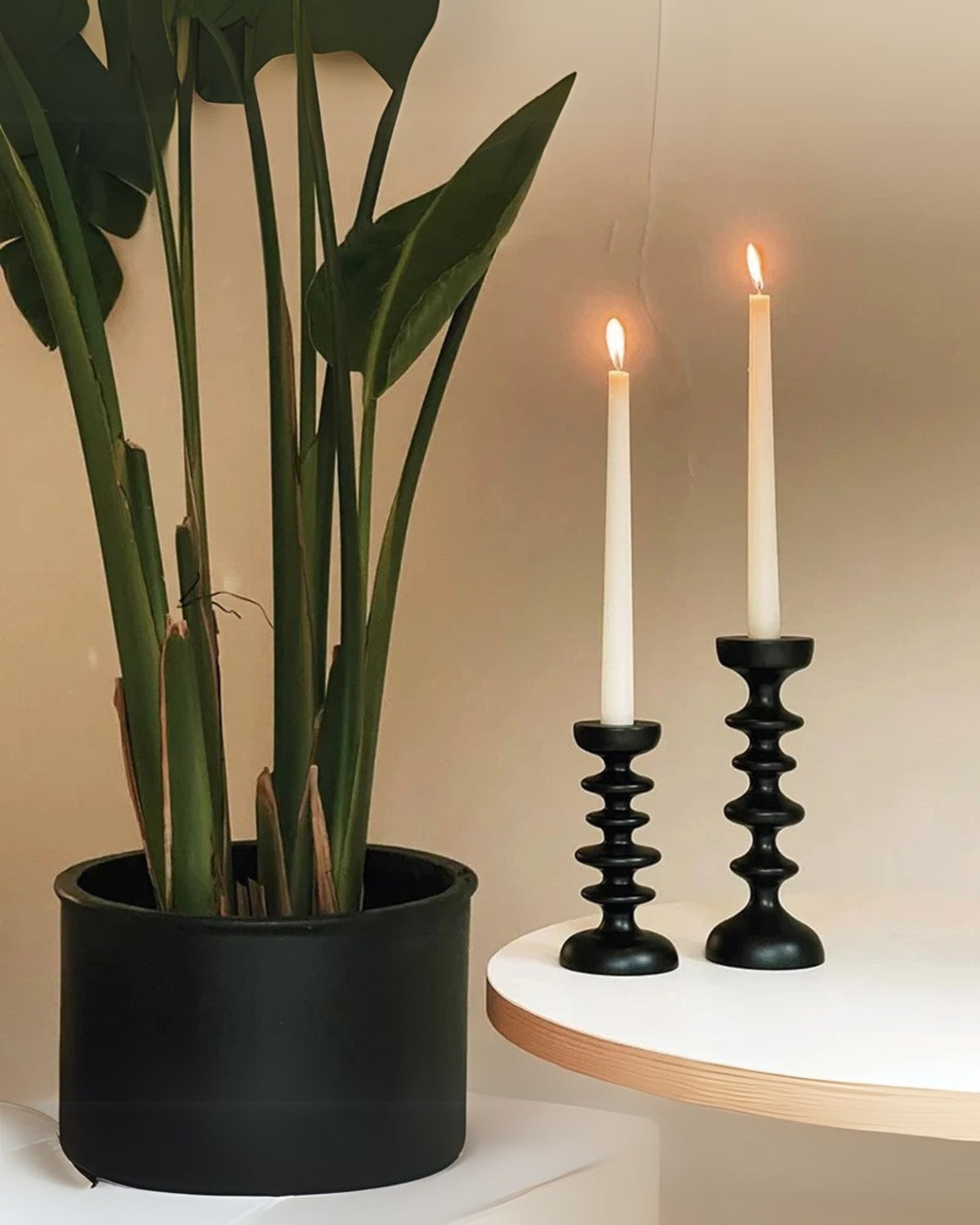 Carvallo Sculptor – Lyxig Träljushållare med Skulptural Elegans Carvallo