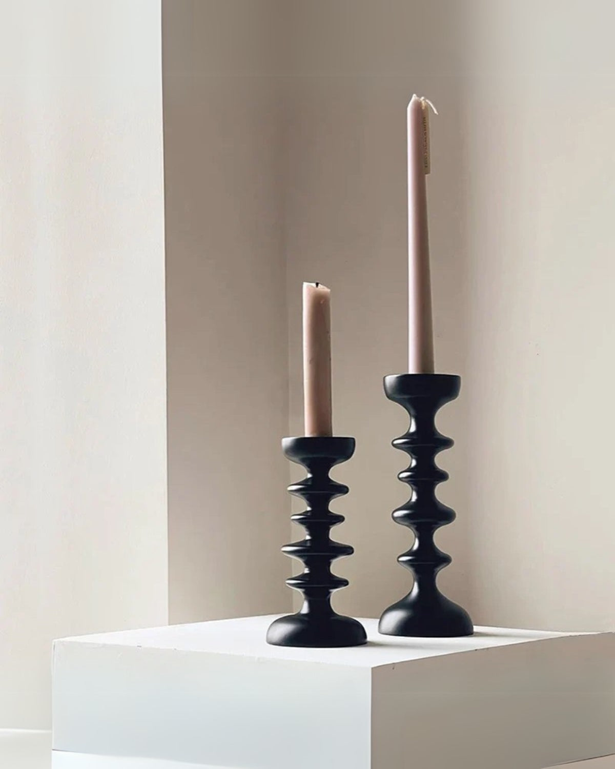 Carvallo Sculptor – Lyxig Träljushållare med Skulptural Elegans Carvallo