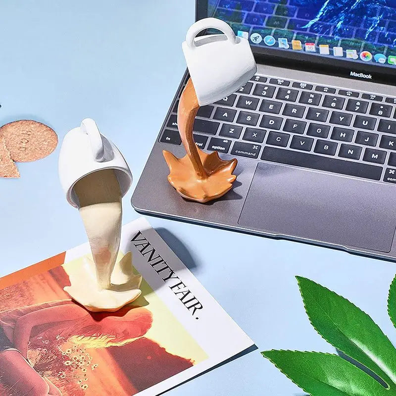 Flytande kaffekopp skulptur kreativ köks skrivbord dekoration Carvallo