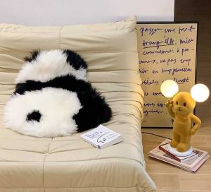 CozyNest – Plyschig golvmatta med panda-tema MILA Sverige