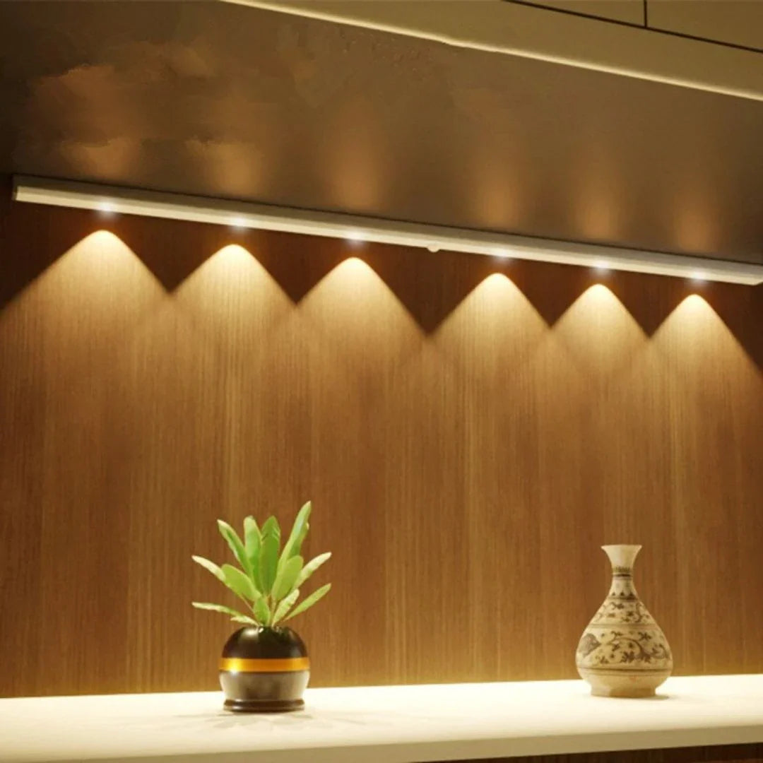 Royelux Rörelsesensor LED Skåplampa – Ultra-tunn, USB-laddningsbar och dimbar Carvallo