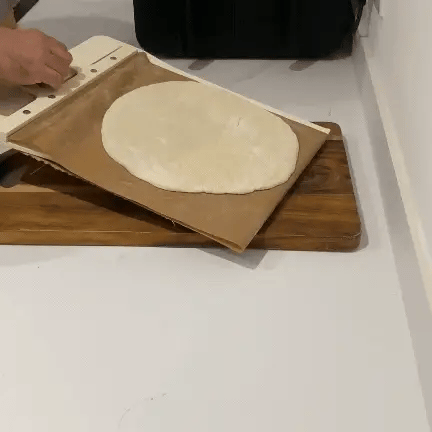 Luxora Skjutbar Pizzaspade – Enkelt Överföring & Servera Din Pizza Carvallo