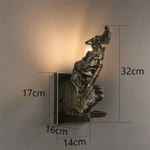 GoldenGaze - Modern Art Deco Vägglampa med Guld Ansiktsdesign Carvallo