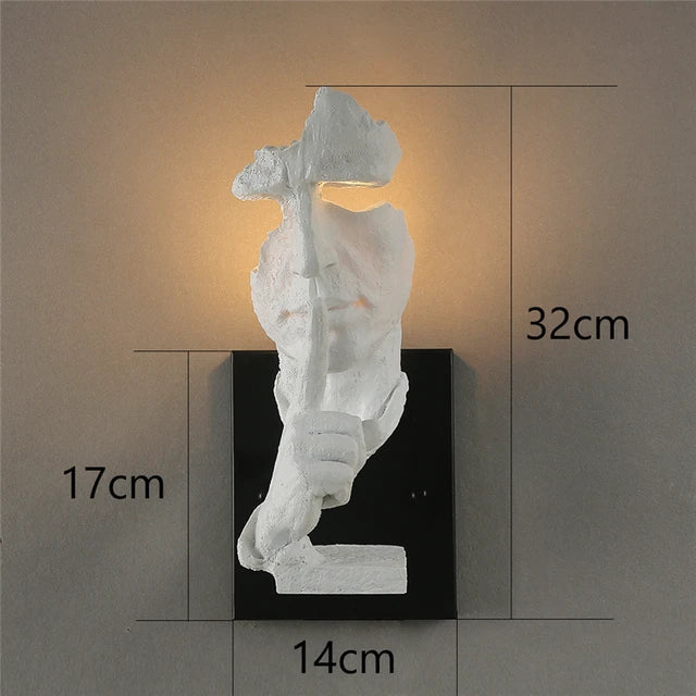 GoldenGaze - Modern Art Deco Vägglampa med Guld Ansiktsdesign Carvallo