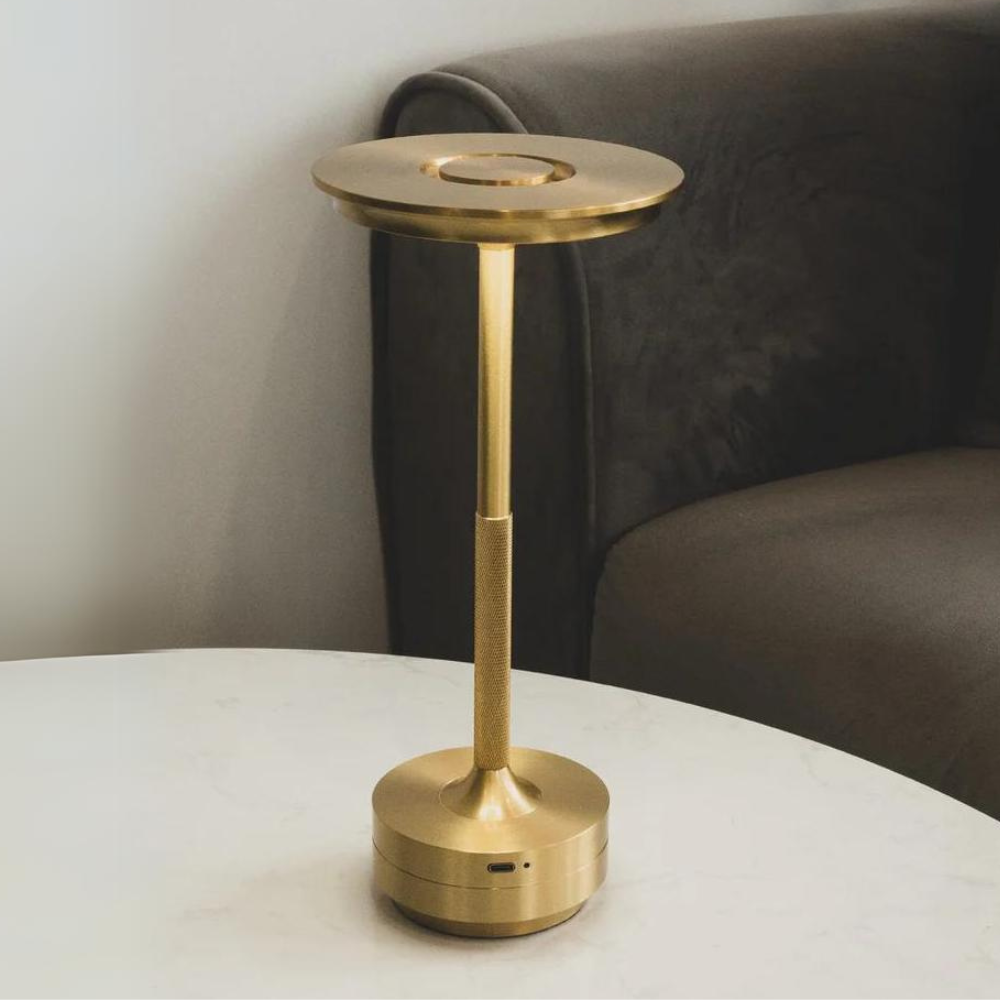 LuxRoyale Trådlös LED Bordslampa – Vattentålig, Justerbar Ljusstyrka, & Modern Design Carvallo
