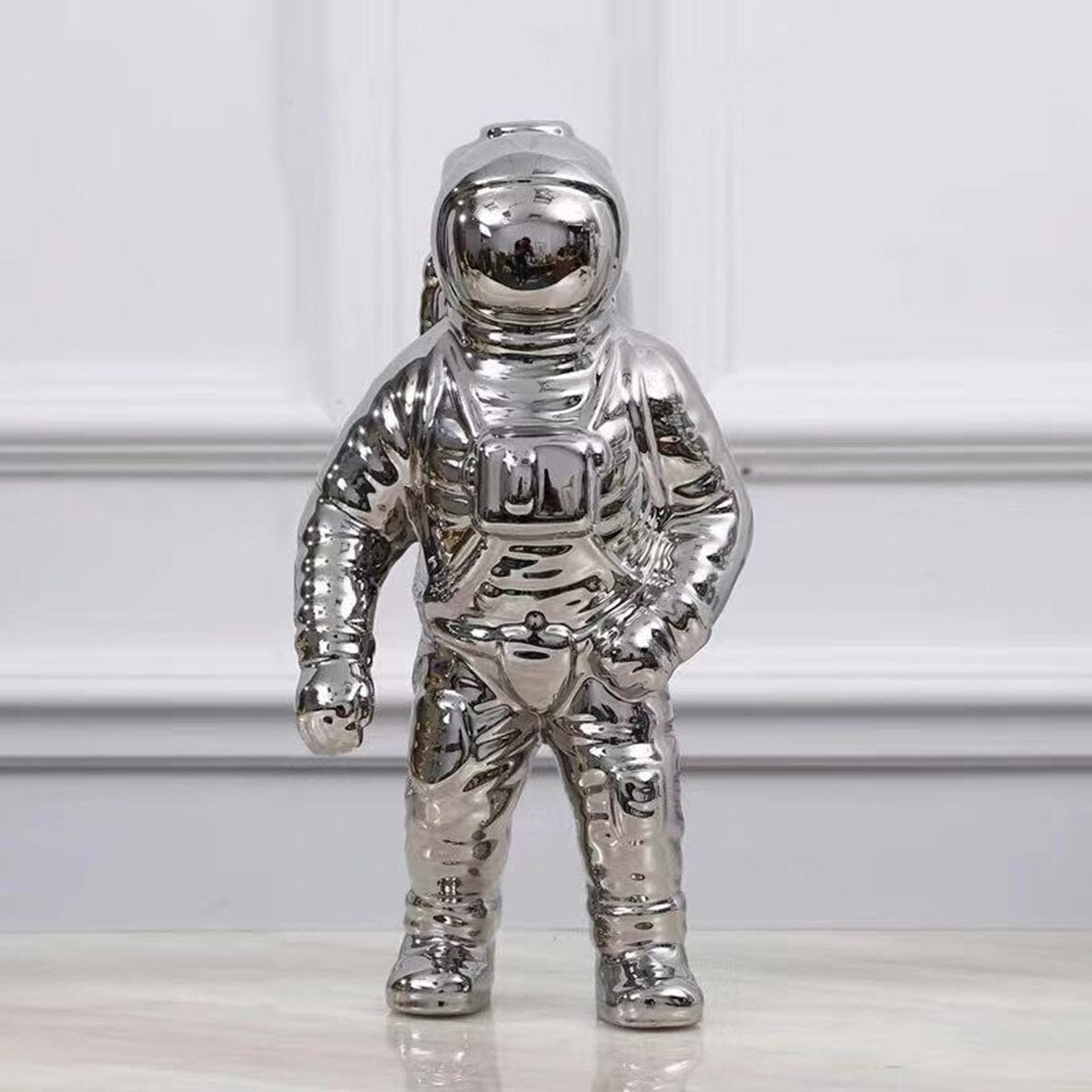 Guld Space Man Skulptur Astronaut Keramik Vas MILA Sverige