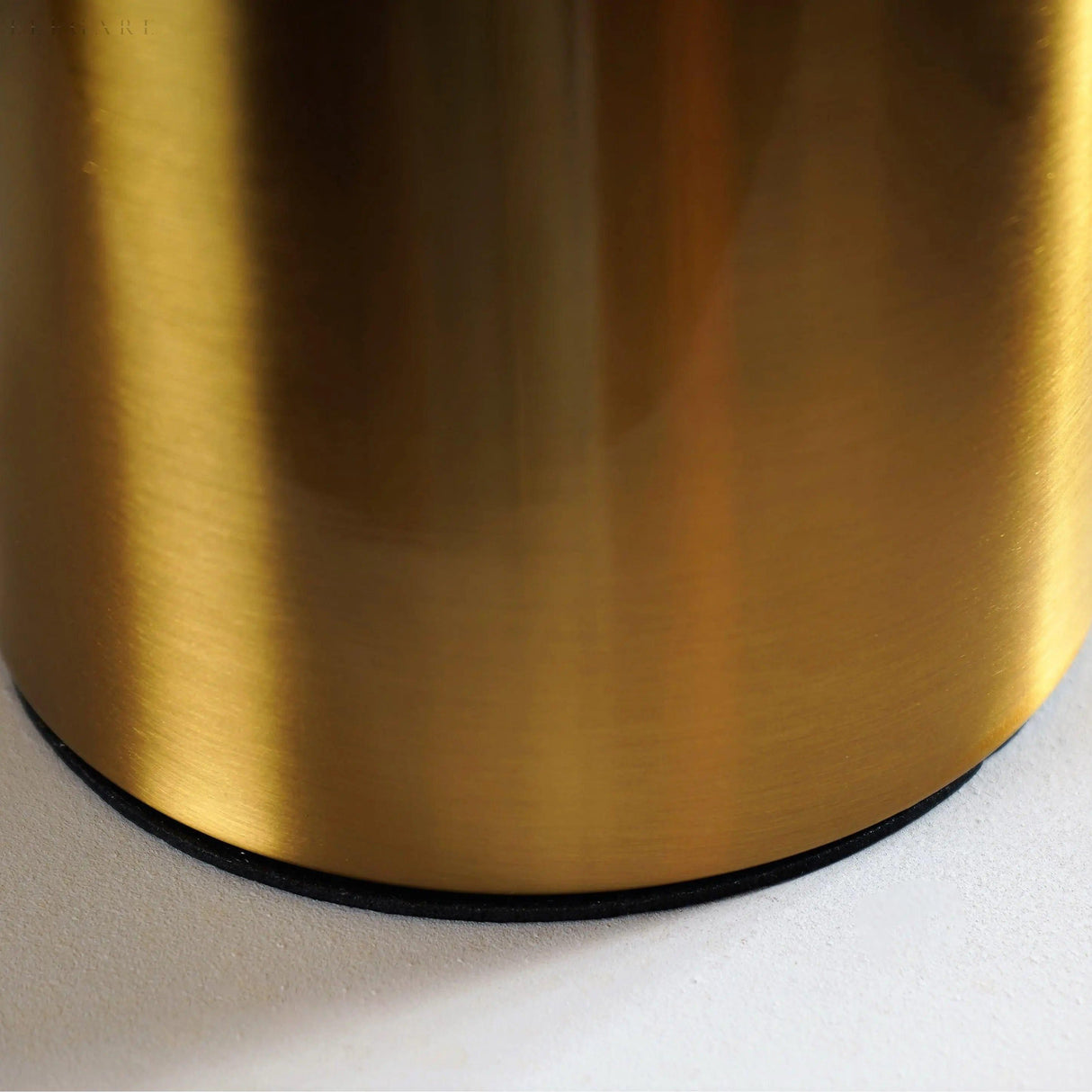 GoldSphere Lampa - Nordisk guldmetall bordslampa för heminredning Carvallo