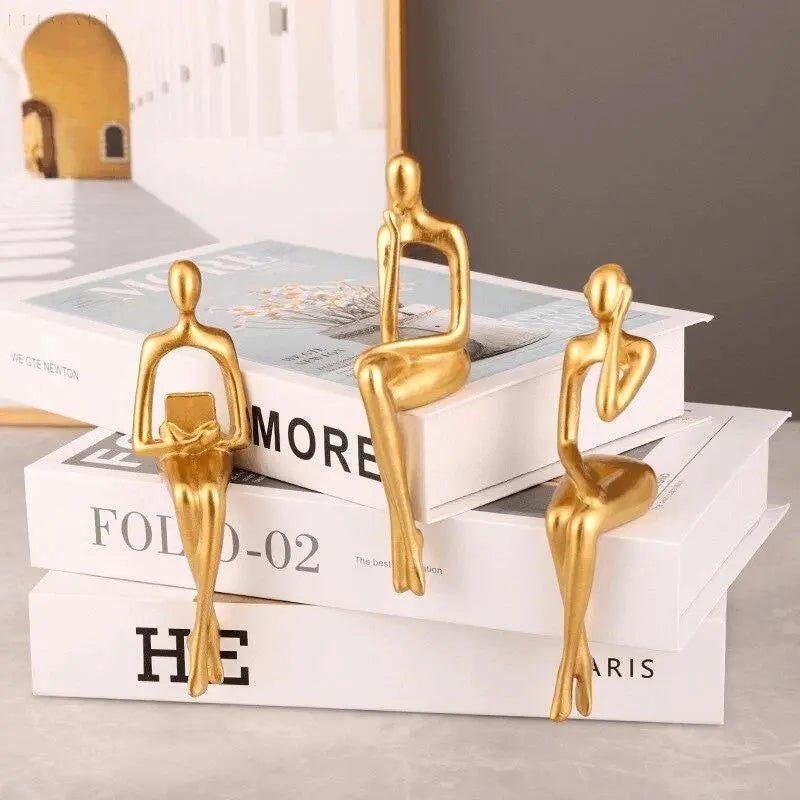 Guldiga abstrakta tänkare - En samling av handskurna statyer Carvallo