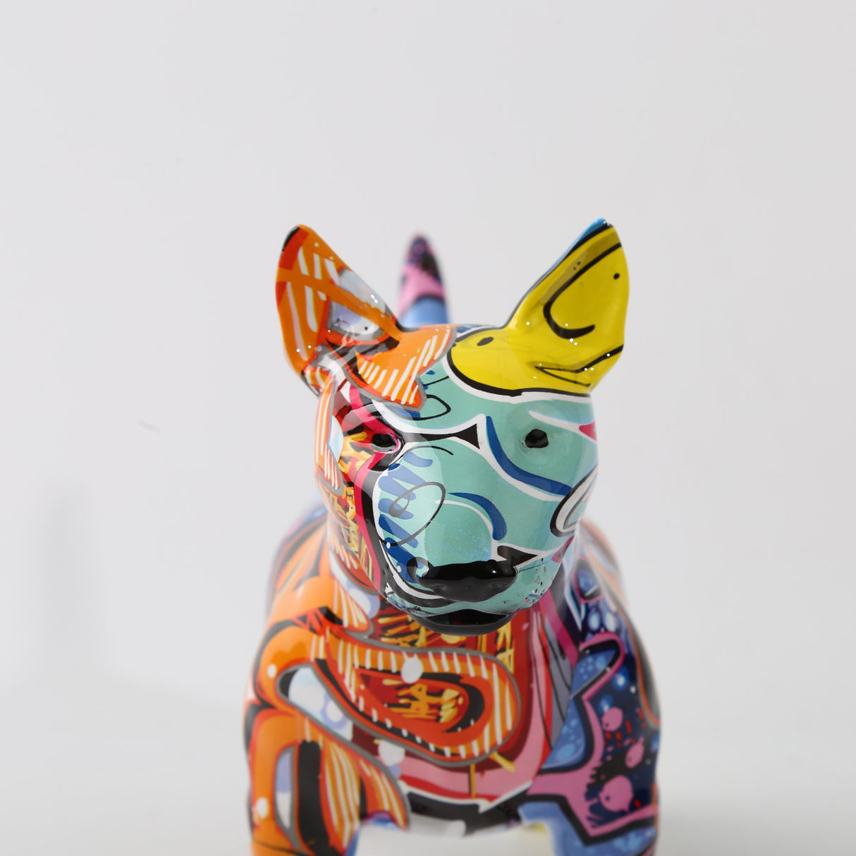 ColorPup Modern Bullterrier-staty – Livfull graffitikonsthundfigur MILA Sverige