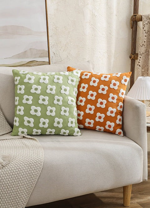 Carvallo – Broderad Ländkuddeöverdrag med Lekfulla Margueriter Carvallo