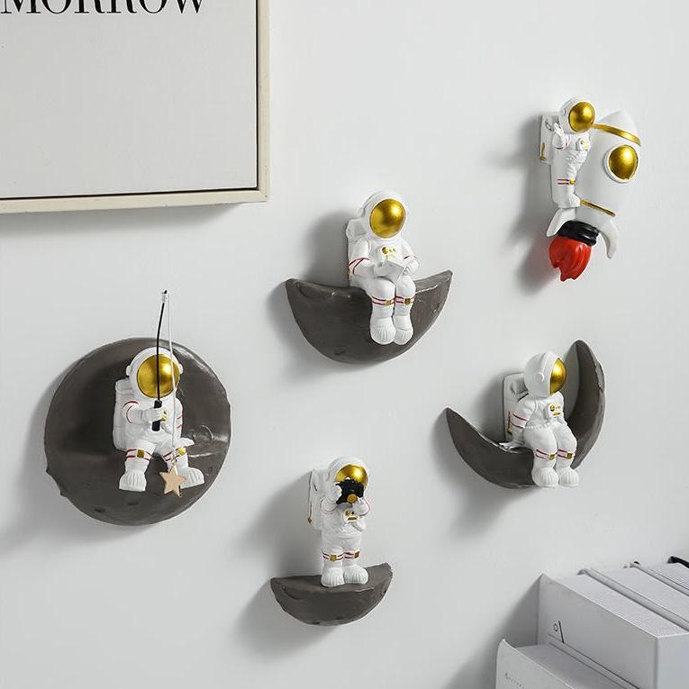 Astronaut På Månen Dekorativ Konstverk Unik Hem Accent Carvallo