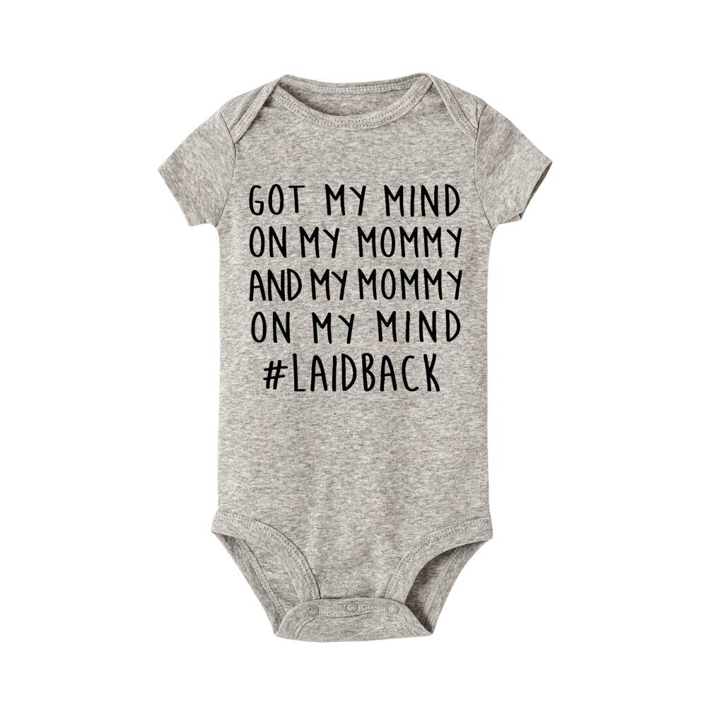 Jag tänker på min mamma Onesie-Kids-Hemnix-Grå med svart text-0-3M-Hemnix