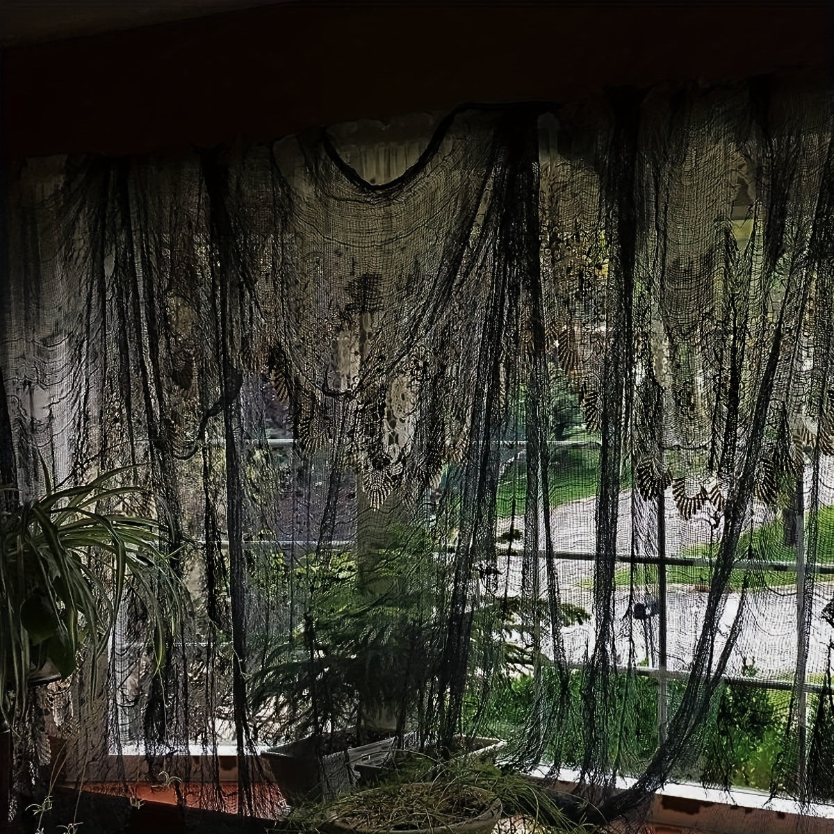 Kuslig svart hängande Halloweendekoration – kuslig tygrekvisita för hemsökta fester MILA Sverige