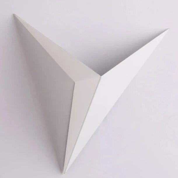 Carvallo - Elegant trekantig väggbelysning för modern inredning Carvallo