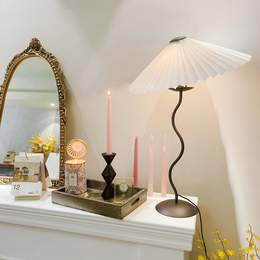 OrigamiGlow – Elegant LED-lampa med vågigt design för modern belysning Carvallo