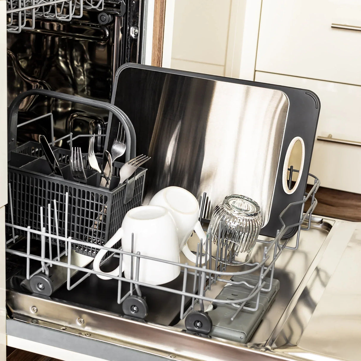 Hygienisk rostfritt stål skärbräda med halkfri handtag för precis skärning Carvallo