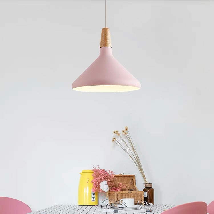 Nordisk Macaron Pendant Light | Trä Accent | Minimalistisk Charm | D7.09"-15.35" | Brick by Brick Carvallo