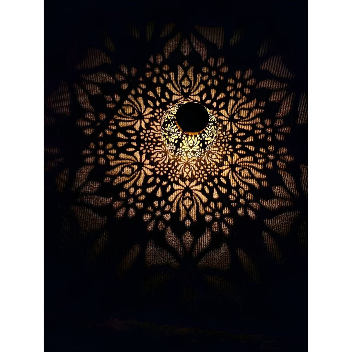 Hängande Solarlampa – Vattentät LED Pendellampa med Dekorativt Mönster Carvallo