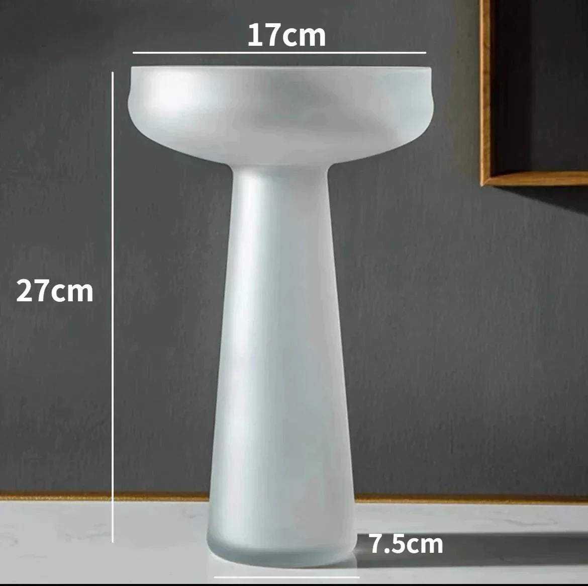 Kaffeefärgad glasvas med frostad yta – Nordic Light lyxstil för din dekoration Carvallo