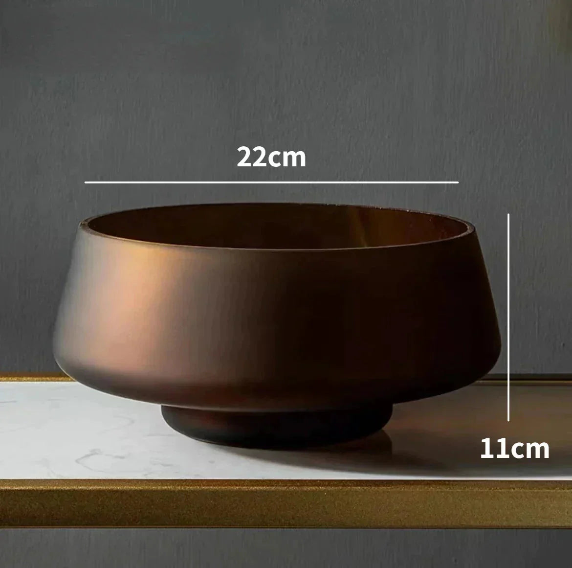 Kaffeefärgad glasvas med frostad yta – Nordic Light lyxstil för din dekoration Carvallo